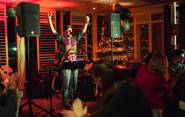 uitje Noordwijk live gitaar muziek quiz