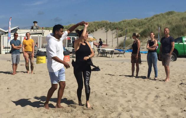 beleving Noordwijk actief bedrijfsuitje dansen aan zee
